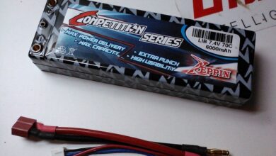 Bateria LiPo de coche RC con sus cables y conectores