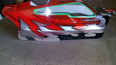 Carroceria de lexan roja y blanca con el detalle del morro