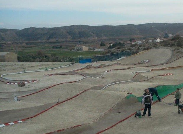Panorámica del circuito de tierra terminado, con desniveles y cotas de altura en todo el trazado