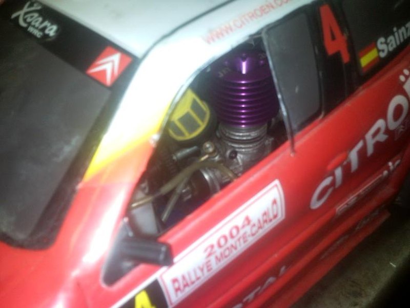 Detalle de la carroceria del Citroen Xsara WRC de radiocontrol con la decoracion del Rallye de Montecarlo de 2004