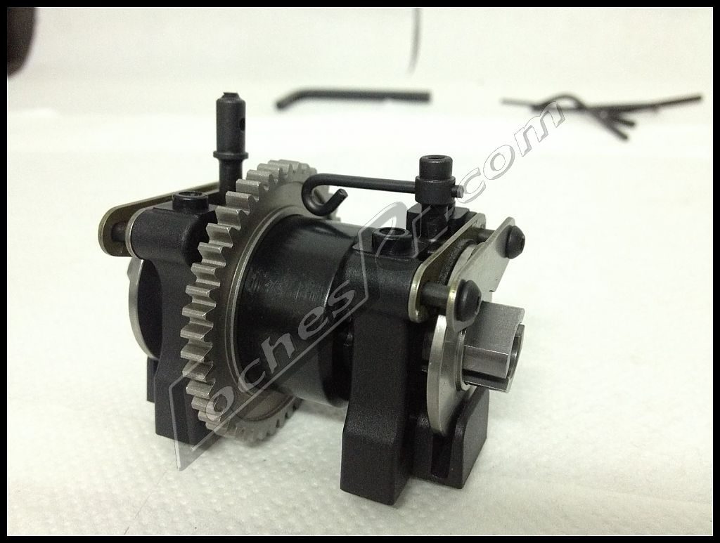 Diferencial de coche RC montado con su corona y caja cerrada