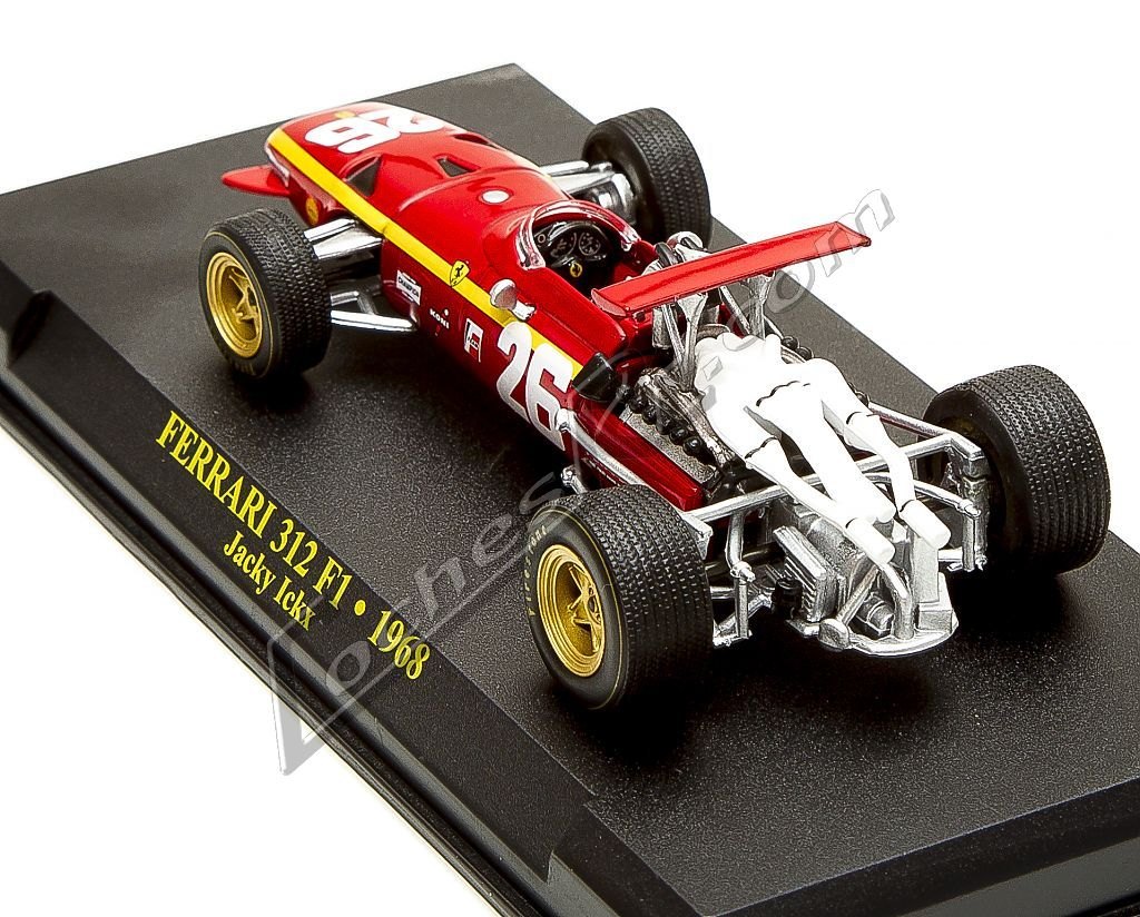 Miniatura del Ferrari 312 F1 de 1968 de Jacky Ickx sobre su peana a escala 1/43