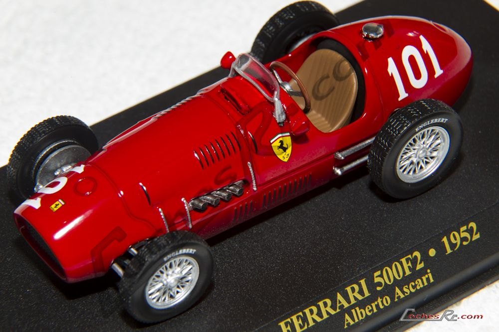 Miniatura del Ferrari 500 F2 de 1952 de Alberto Ascari con el numero 101 a escala 1/43
