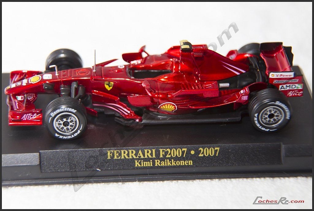 Miniatura del Ferrari F2007 de 2007 de Kimi Raikkonen en rojo metalizado a escala 1/43