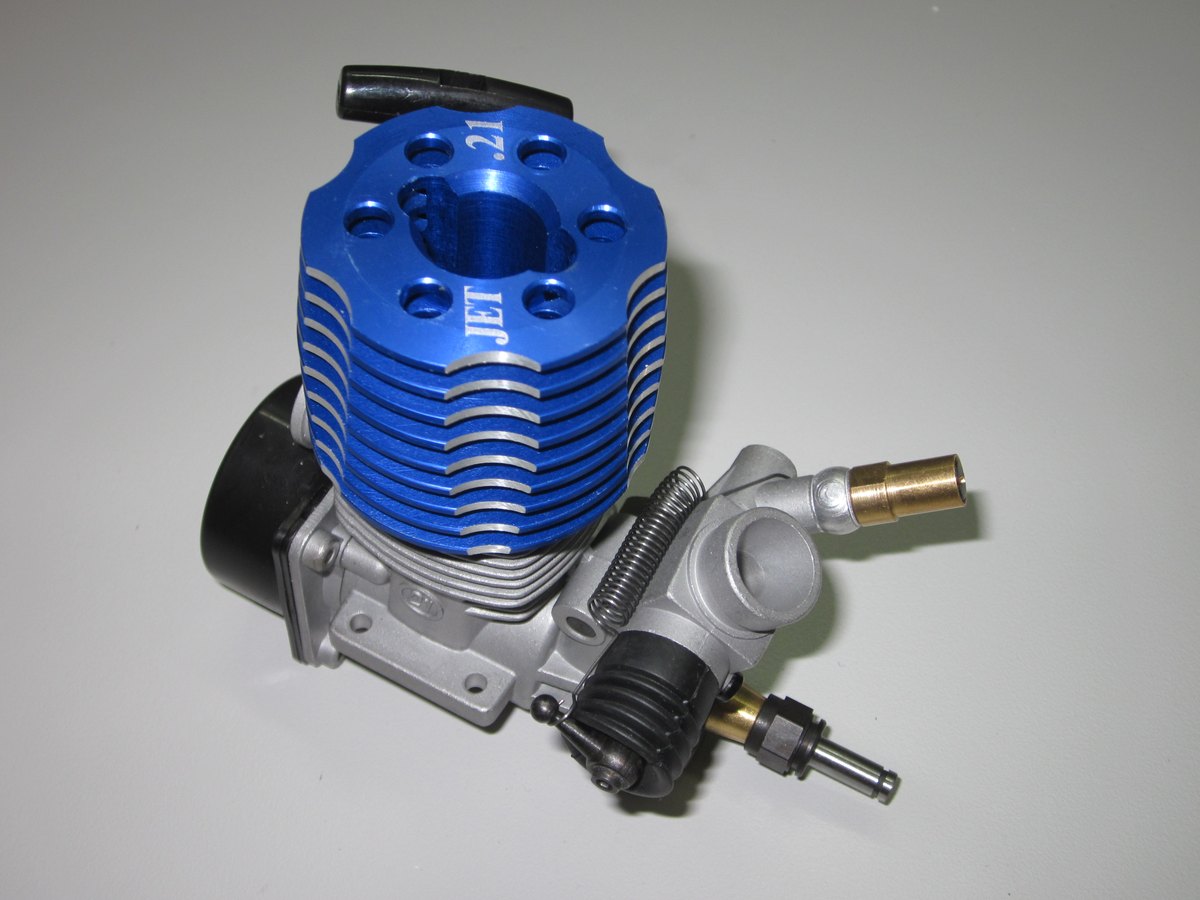Motor de explosión de coche de radiocontrol con la culata azul