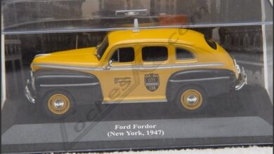 Miniatura del taxi Ford Fordor de Nueva York de 1947 dentro de su caja de metacrilato