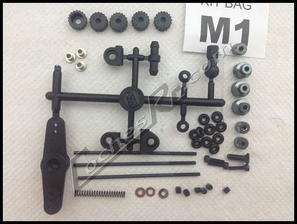 Bolsa de kit con tornillos, rótulas y piezas de plástico de un coche RC