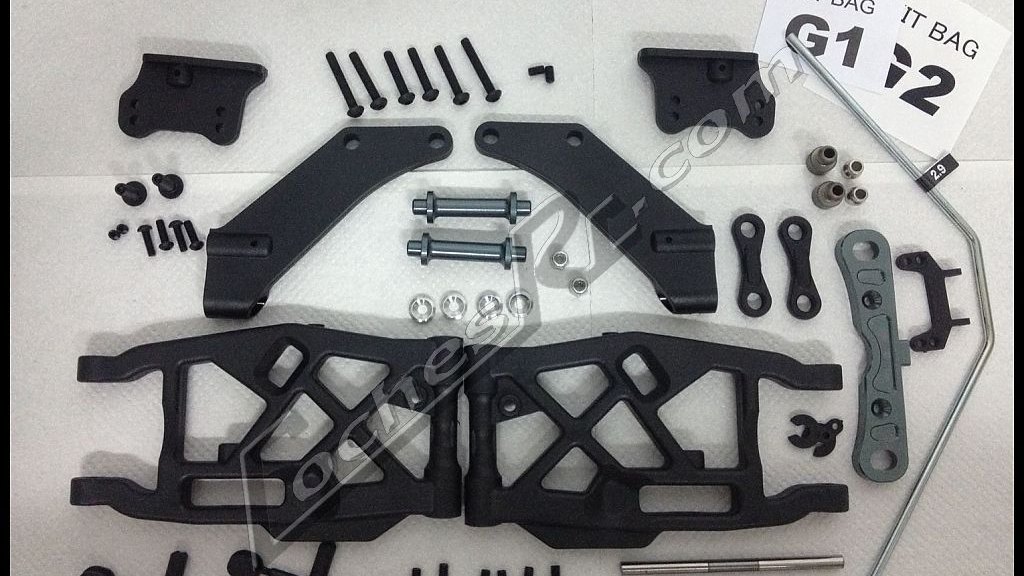 Trapecios traseros y barra estabilizadora de un kit de coche RC