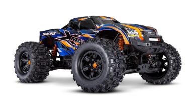 Monster truck Traxxas X-Maxx Belted naranja, vista tres cuartos frontal